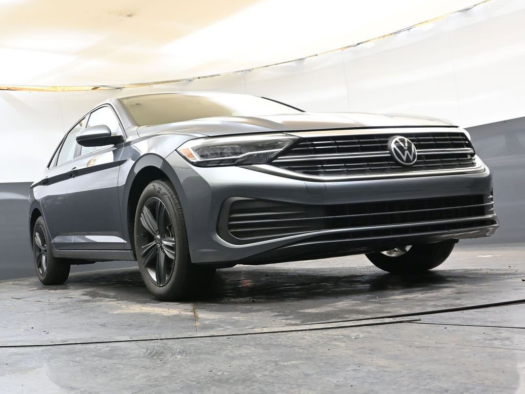 Used 2023 Volkswagen Jetta SE w/ Black Wheel Package image 43