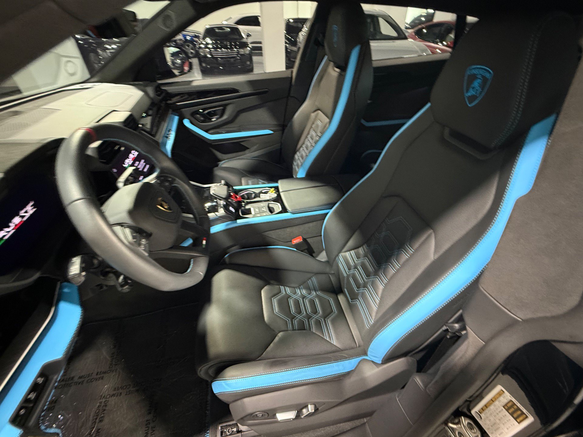 Used 2025 Lamborghini Urus SE AWD/4WD image 22