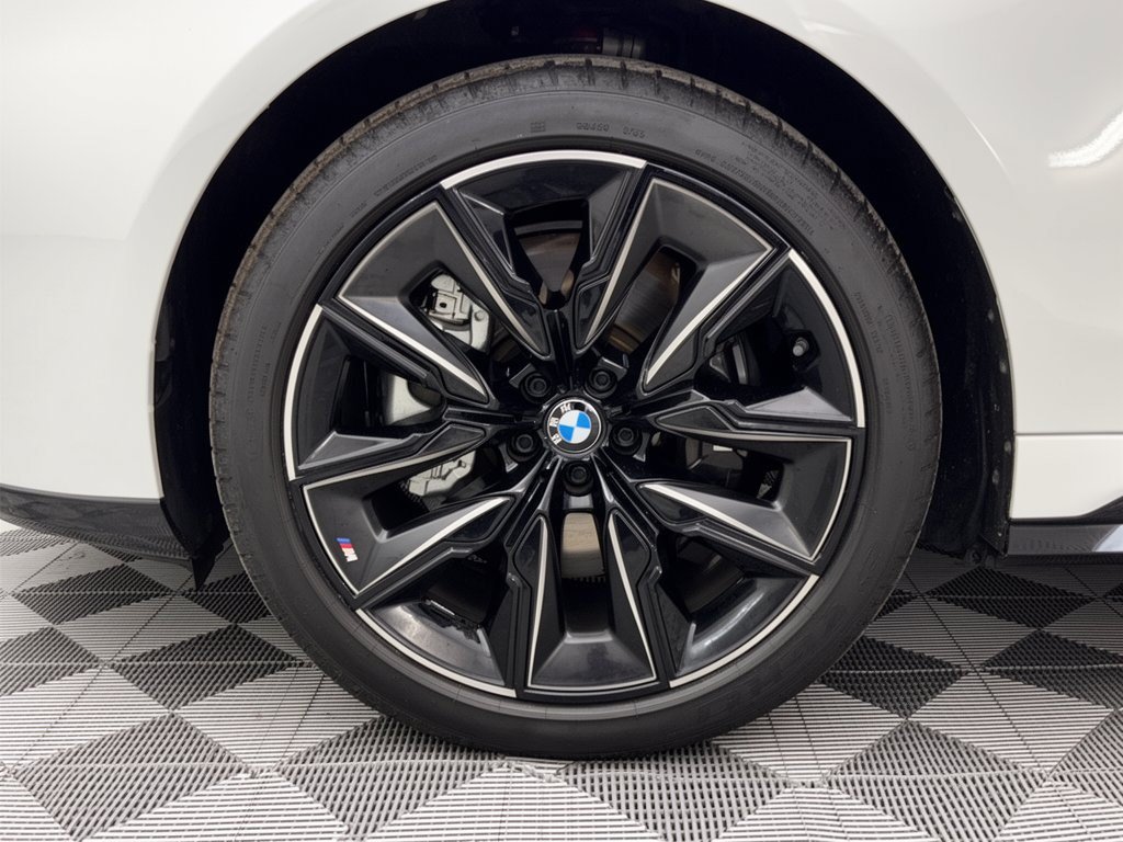 Certified 2024 BMW i7 eDrive50 w/ M Sport Package RWD image 13