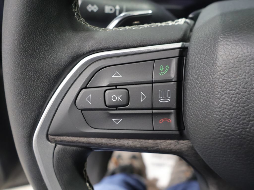 Certified 2023 Jeep Grand Cherokee Limited w/ Luxury Tech Group II AWD/4WD image 35