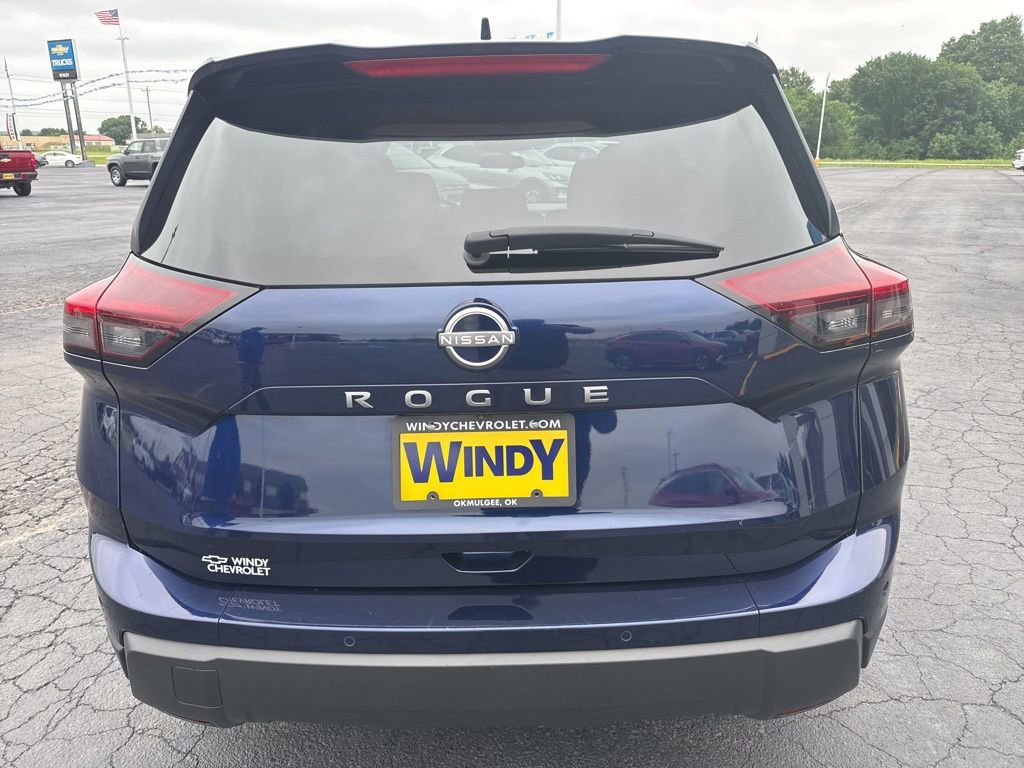Used 2025 Nissan Rogue SV FWD image 4