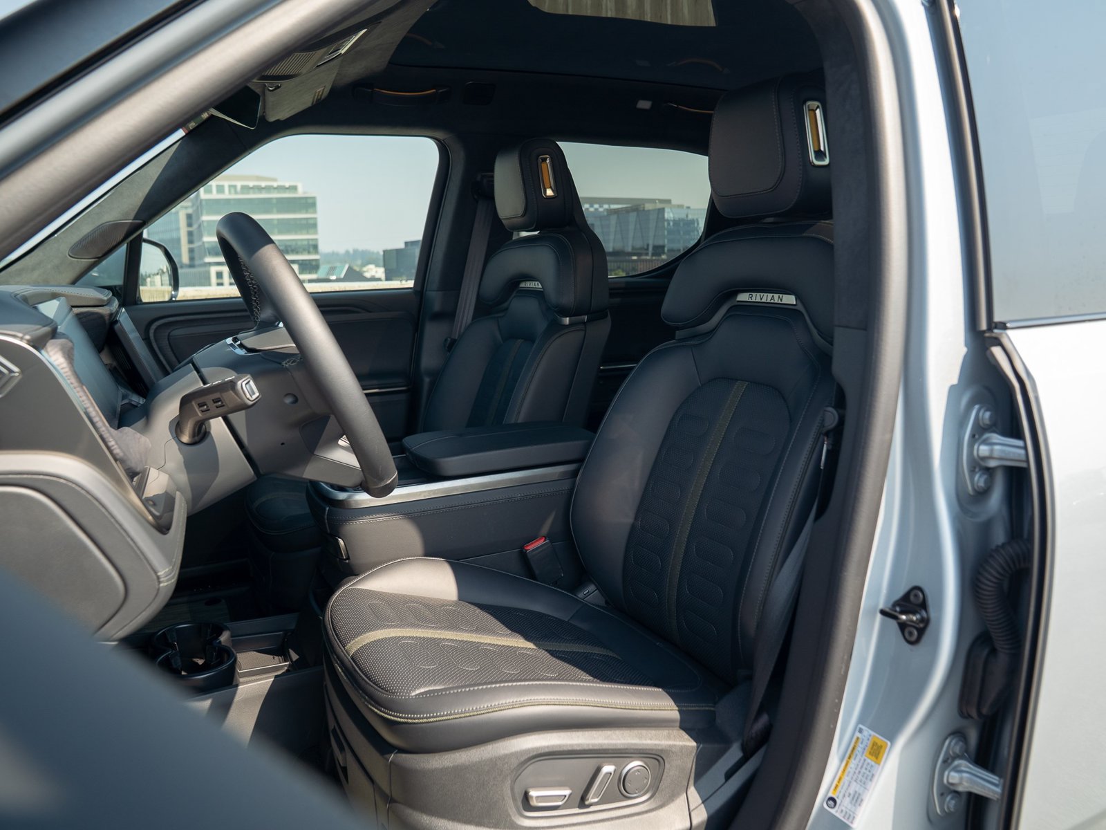 Used 2025 Rivian R1T Adventure AWD/4WD image 27