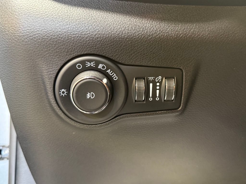 Used 2023 Jeep Compass Trailhawk w/ Trailhawk Convenience Group AWD/4WD image 23
