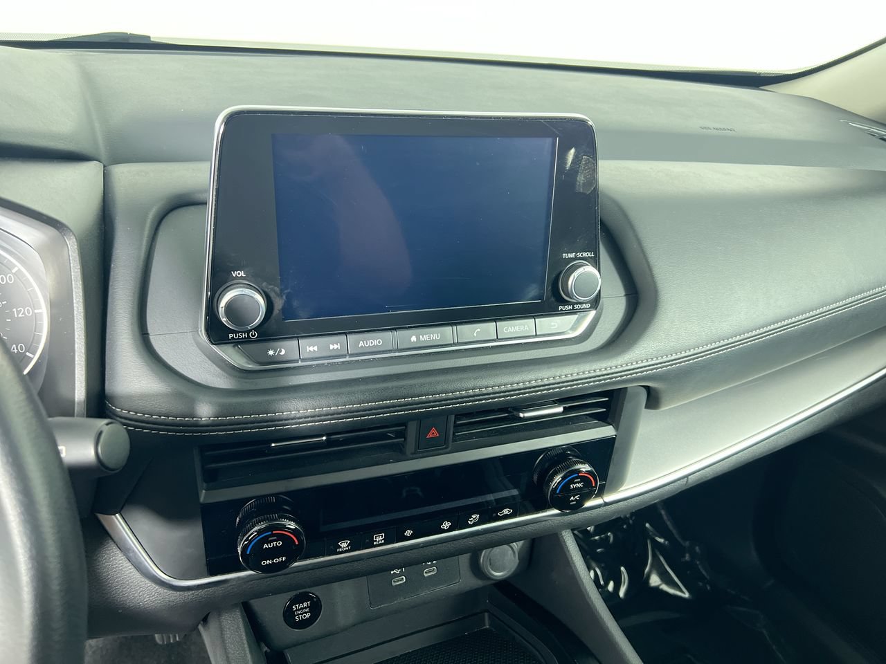 Used 2024 Nissan Rogue SV FWD image 25