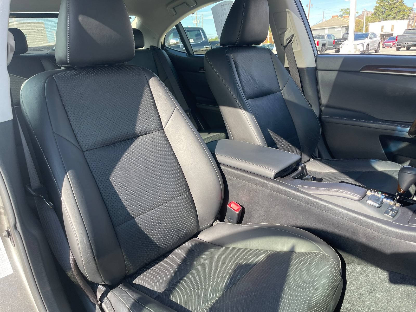 Used 2015 Lexus ES 350 w/ Ultra Luxury Package FWD image 10