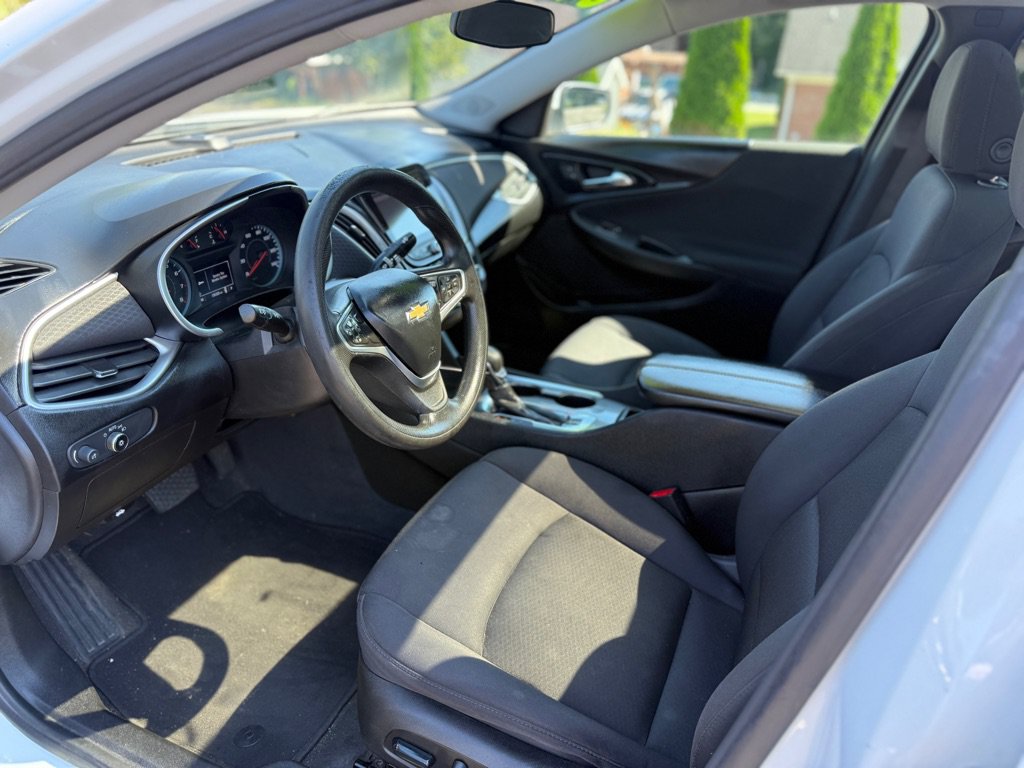 Used 2022 Chevrolet Malibu LT FWD image 17