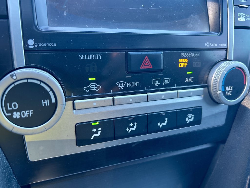 Used 2014 Toyota Camry SE w/ Moonroof Package FWD image 24