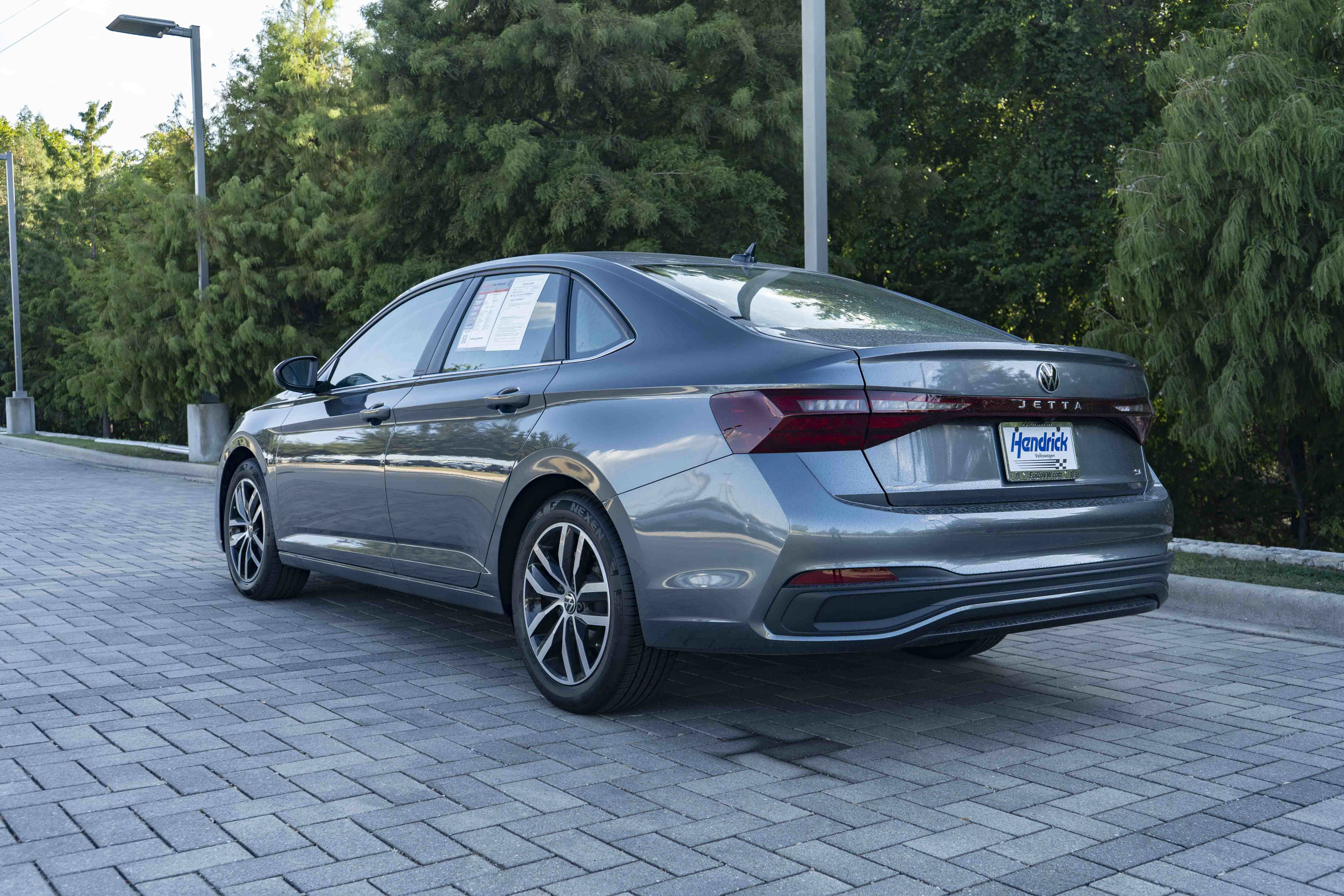 Certified 2025 Volkswagen Jetta SE w/ Sunroof Package FWD image 6