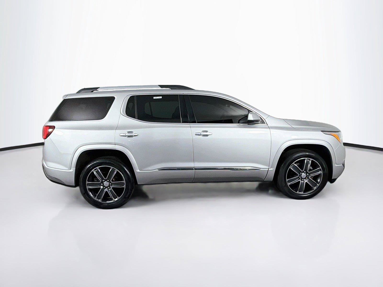 Used 2017 GMC Acadia Denali w/ Technology Package FWD image 12