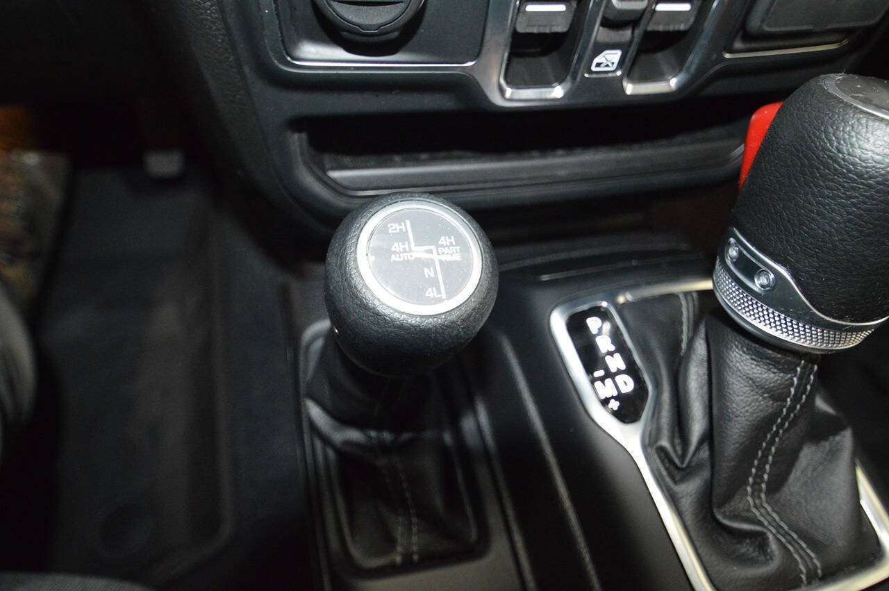 Used 2024 Jeep Wrangler Unlimited w/ Convenience Group AWD/4WD image 30