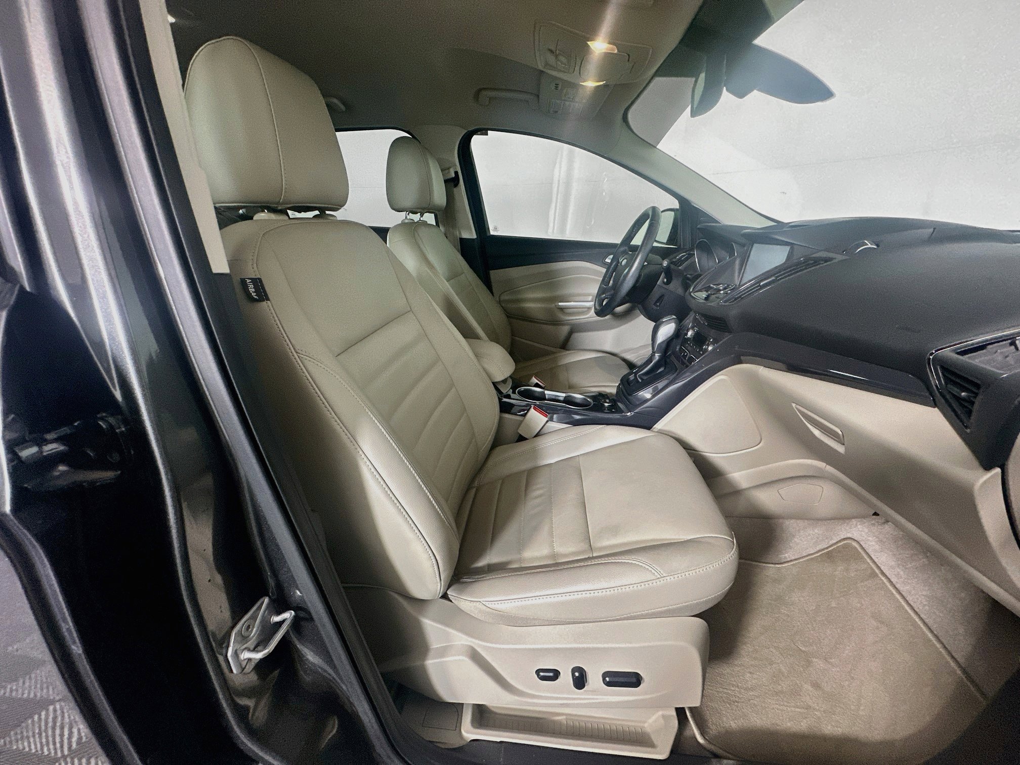 Used 2015 Ford Escape Titanium FWD image 31