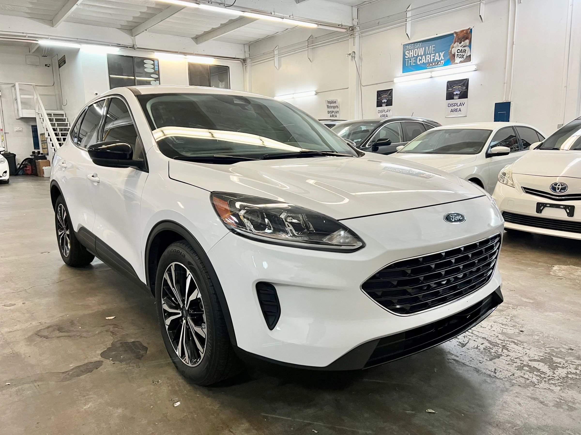 Used 2021 Ford Escape SE w/ SE Sport Appearance Package image 3