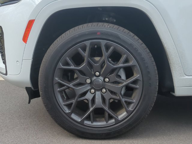 New 2026 Jeep Grand Cherokee Summit w/ Obsidian Package AWD/4WD image 19