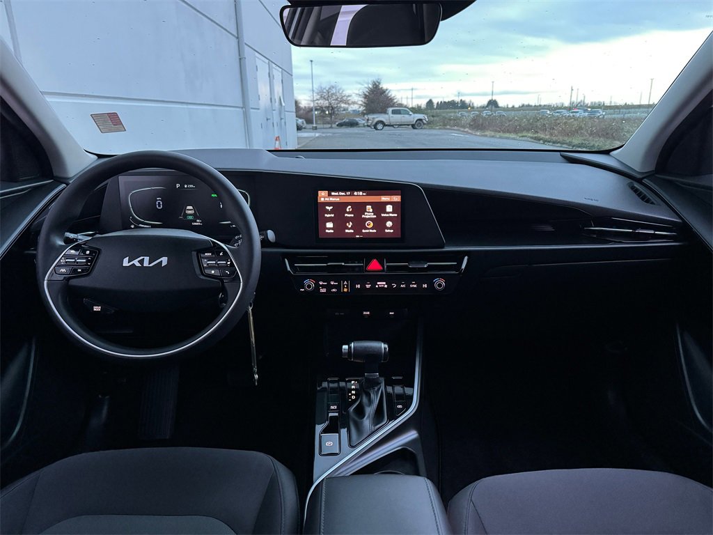 Used 2023 Kia Niro LX image 12