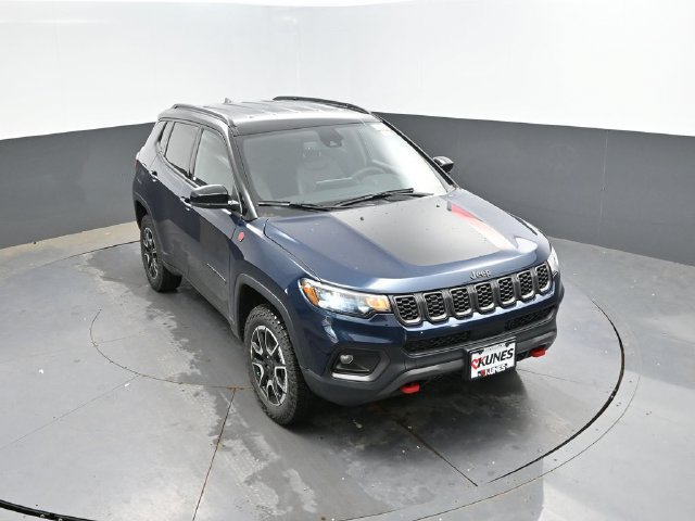New 2026 Jeep Compass Trailhawk w/ Trailer Tow Group AWD/4WD image 35