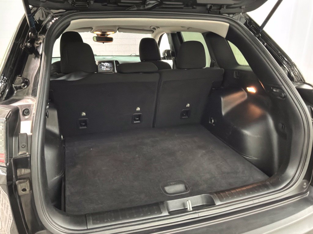 Used 2021 Jeep Cherokee Latitude FWD image 22