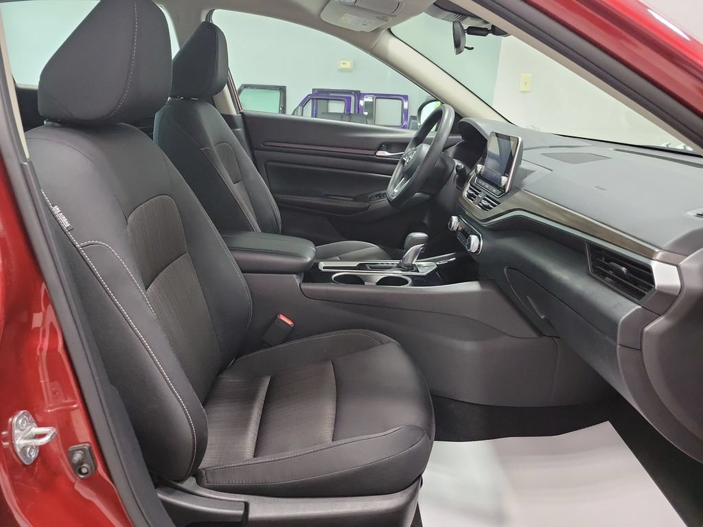 Used 2024 Nissan Altima 2.5 SV FWD image 18