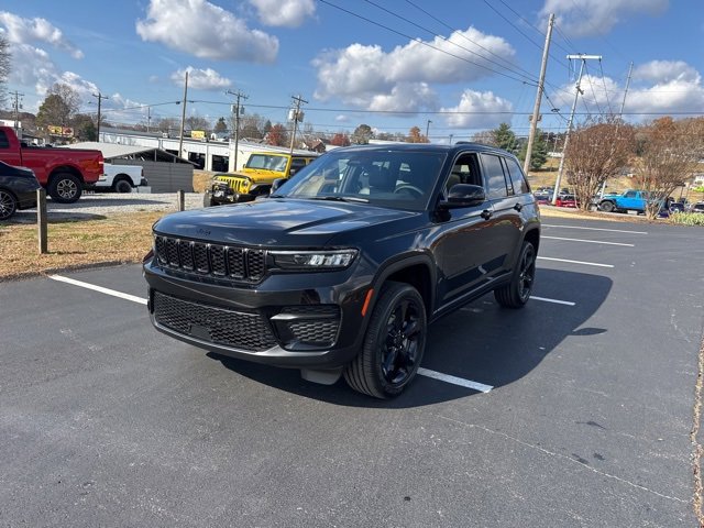 New 2025 Jeep Grand Cherokee Altitude image 3