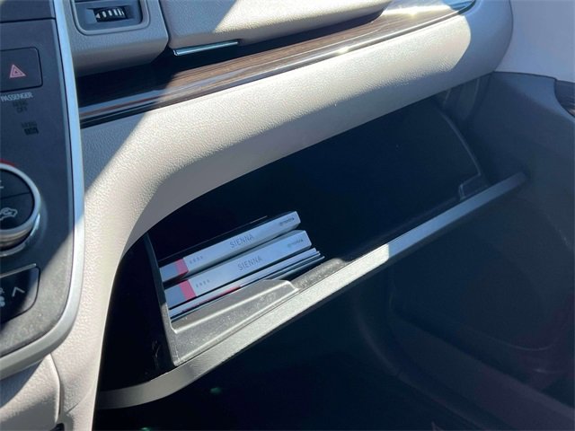 Certified 2020 Toyota Sienna XLE image 33