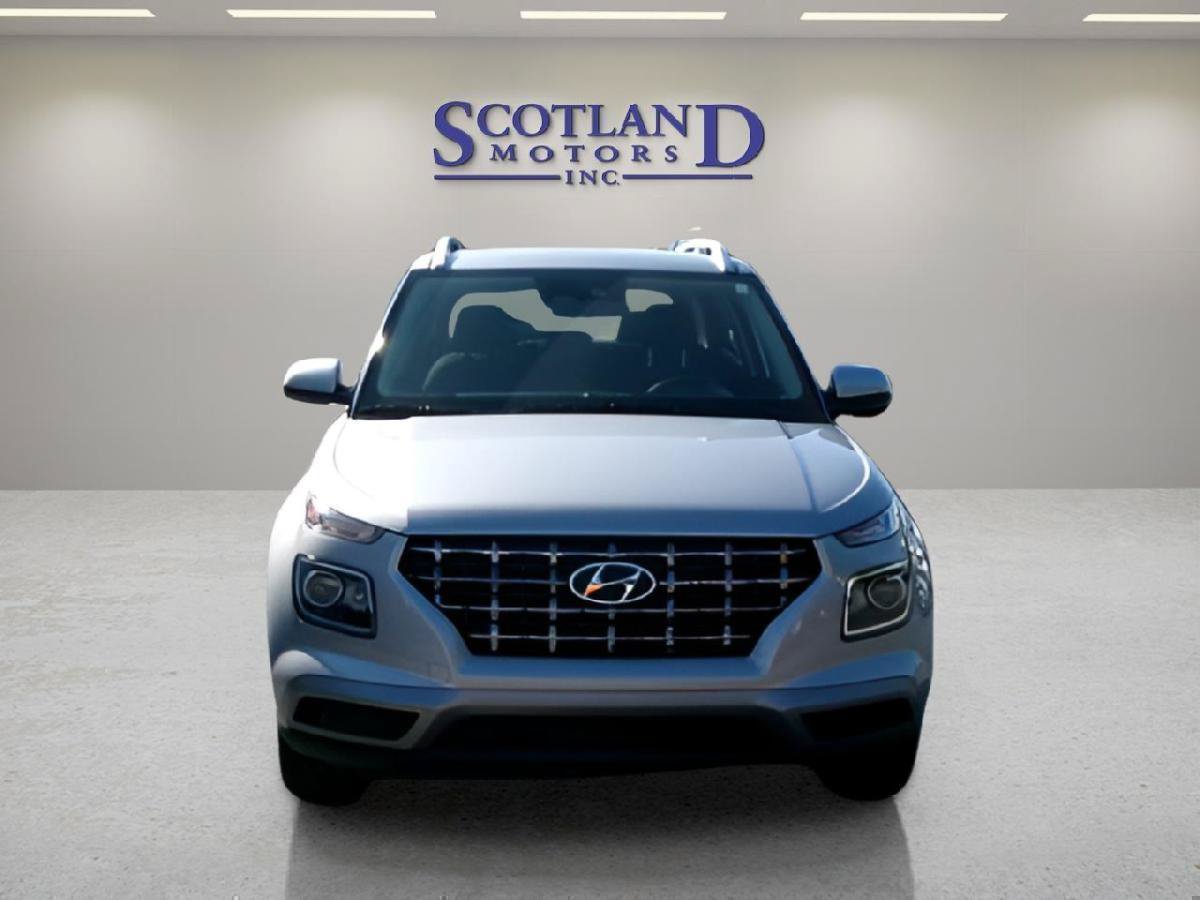 Used 2025 Hyundai Venue SEL FWD image 3