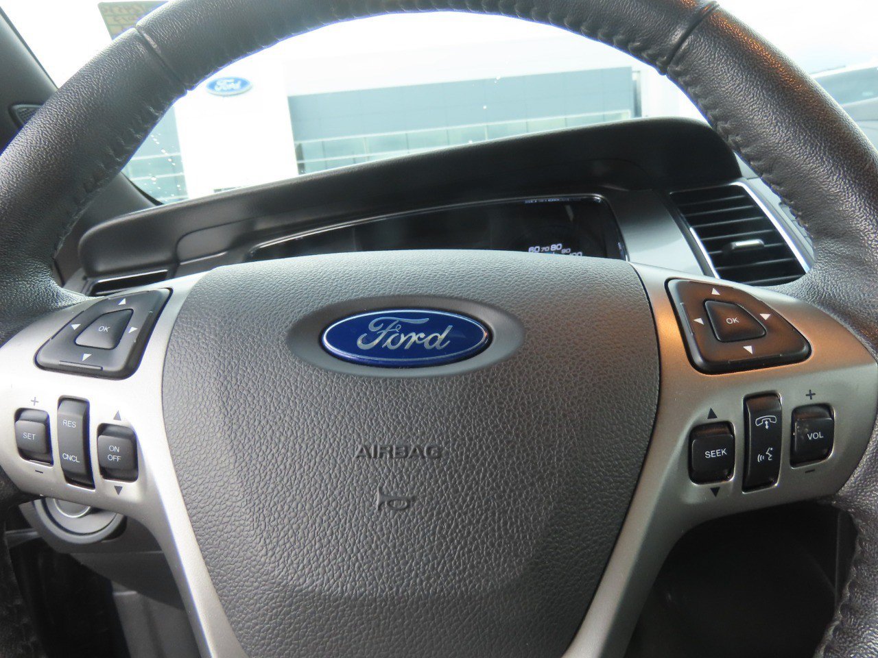 Used 2017 Ford Taurus SEL FWD image 26