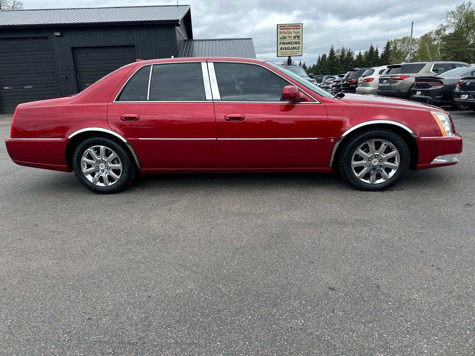 Used 2009 Cadillac DTS w/ Sun And Sound Package FWD image 2