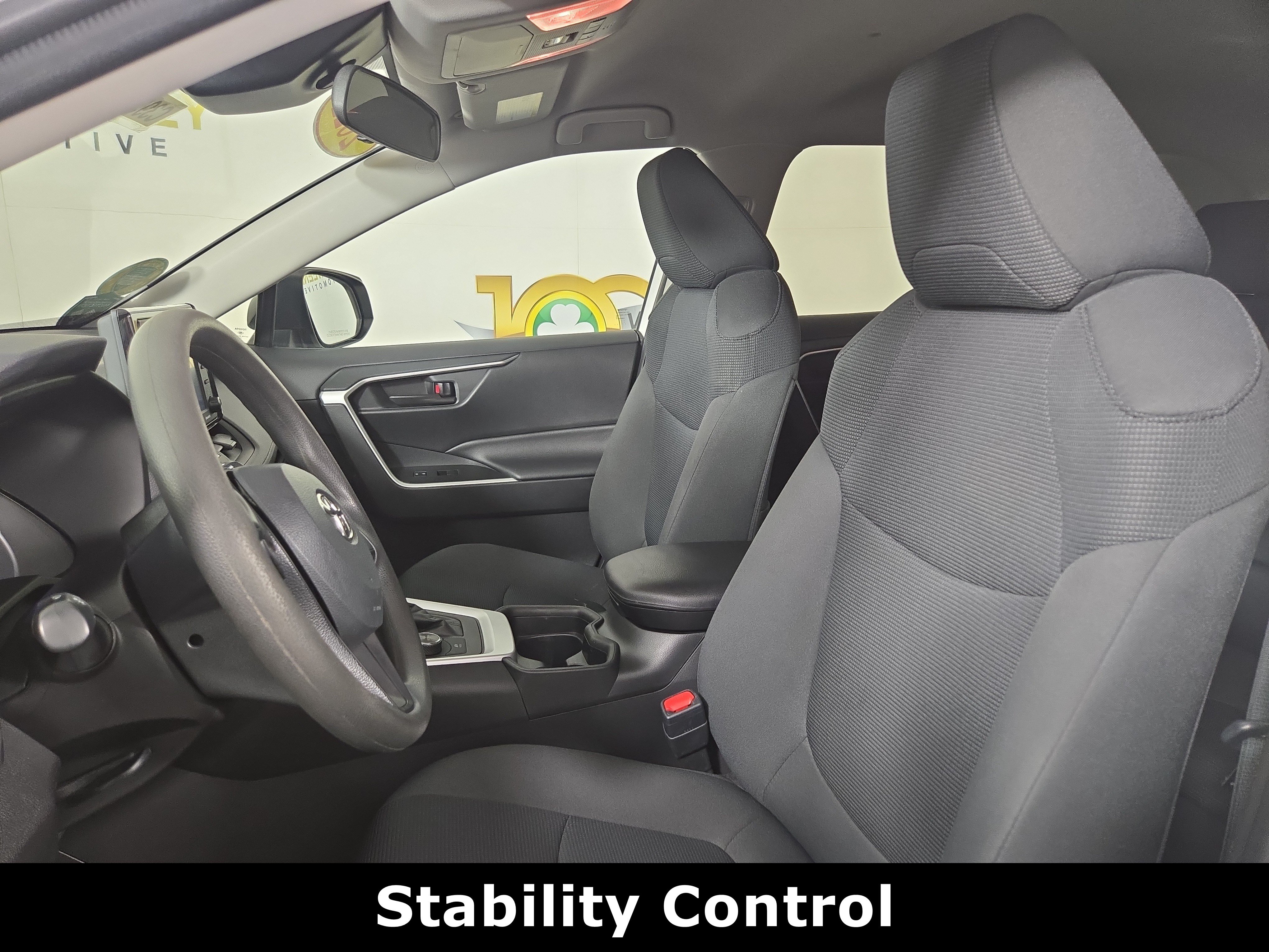 Used 2021 Toyota RAV4 LE AWD/4WD image 12