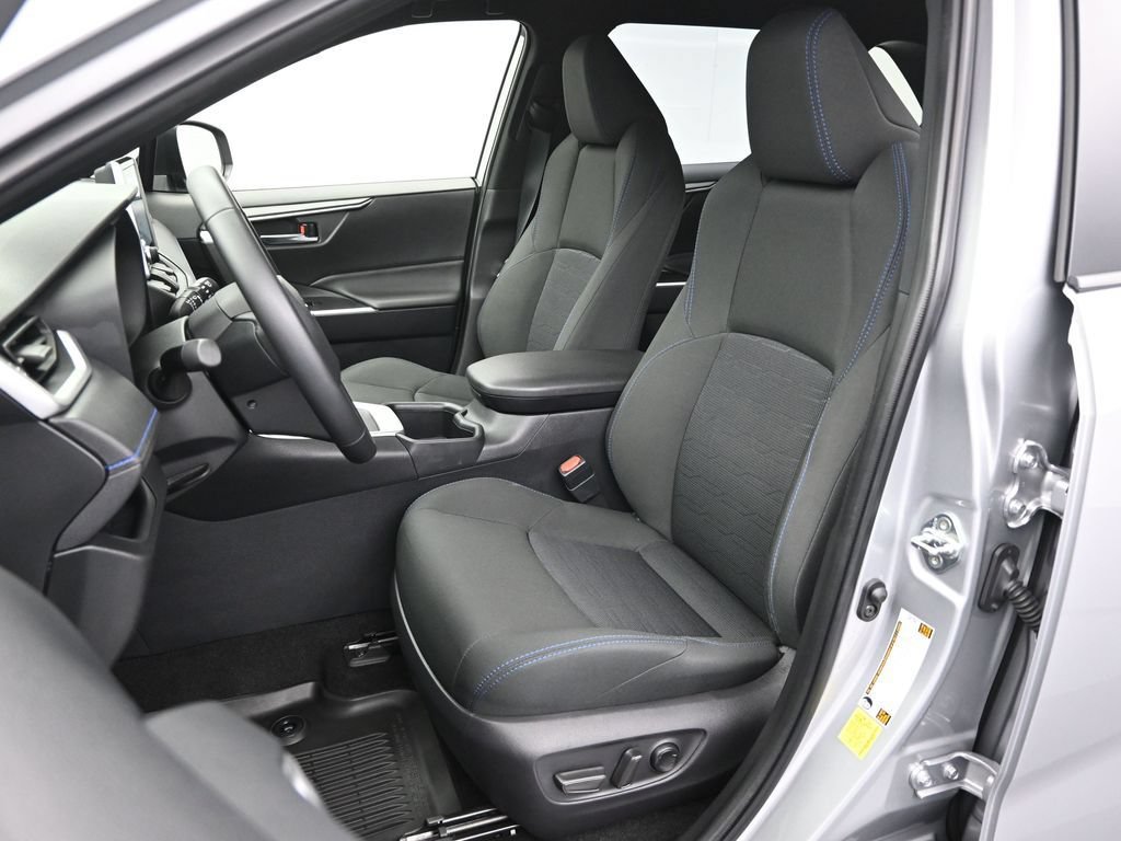 Used 2025 Toyota RAV4 SE AWD/4WD image 16