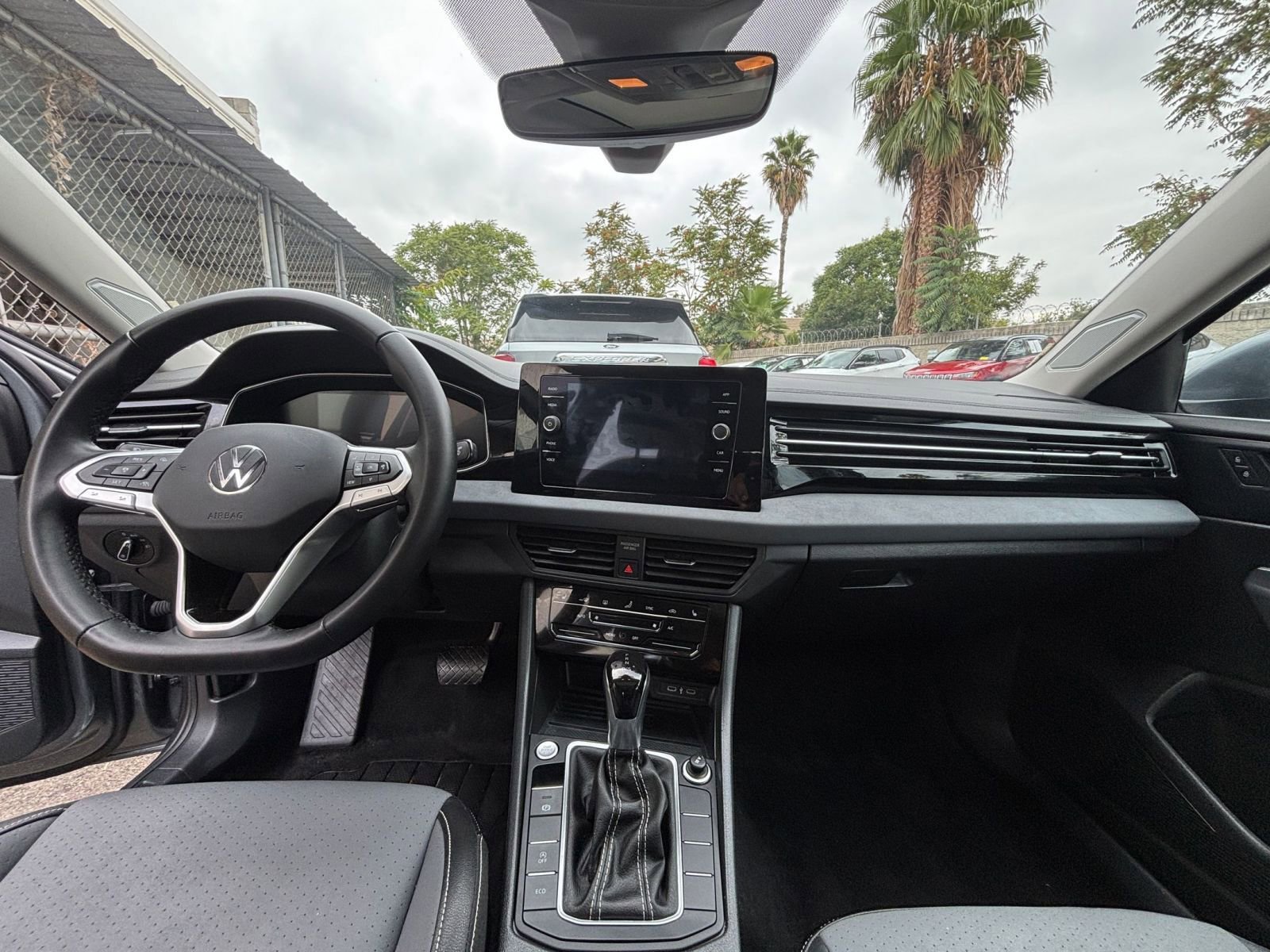 Used 2025 Volkswagen Jetta SE image 43