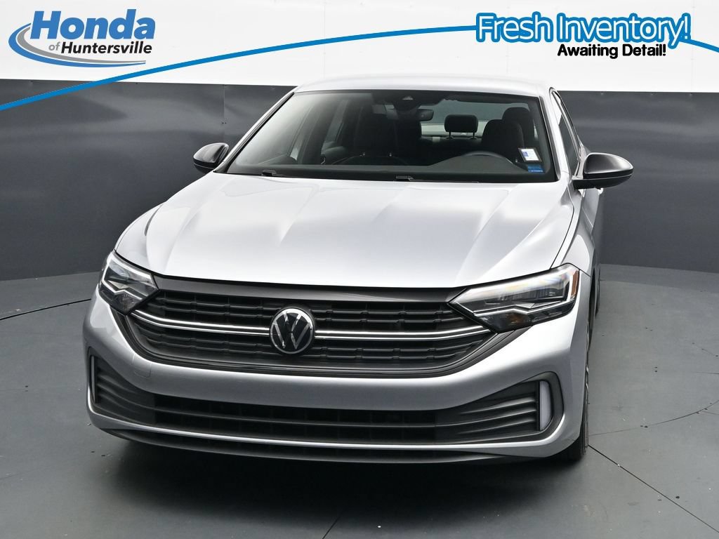 Used 2024 Volkswagen Jetta Sport FWD image 3
