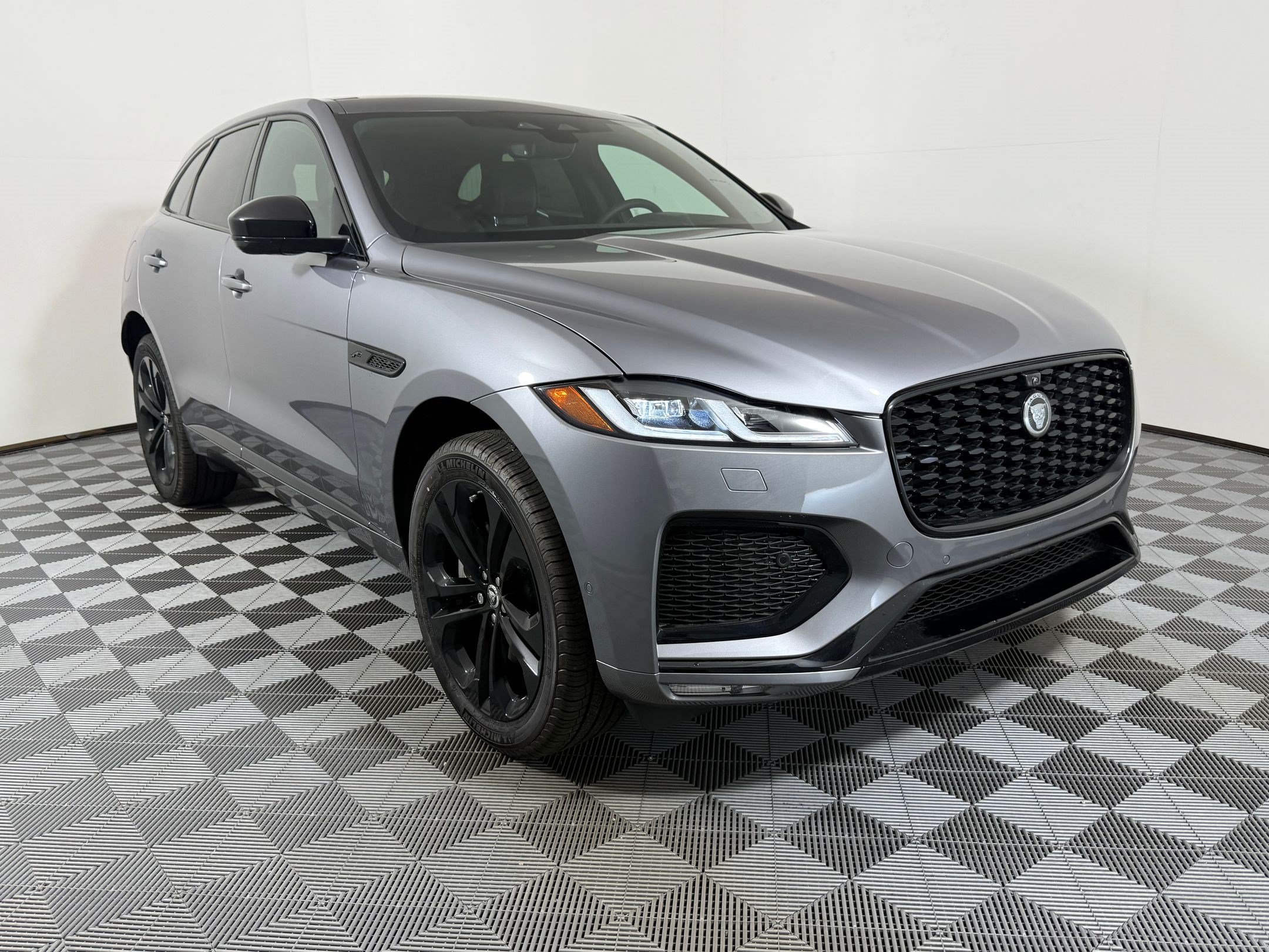 New 2026 Jaguar F-PACE R-Dynamic S AWD/4WD image 6
