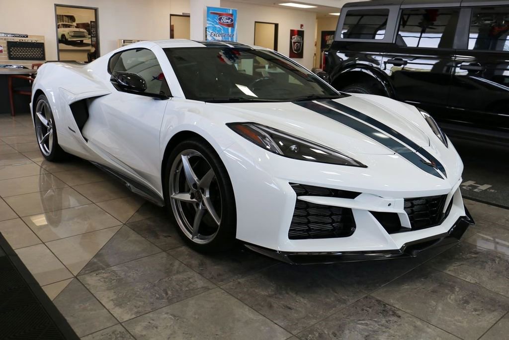 Used 2025 Chevrolet Corvette E-Ray w/ Stealth Interior Trim Package image 4
