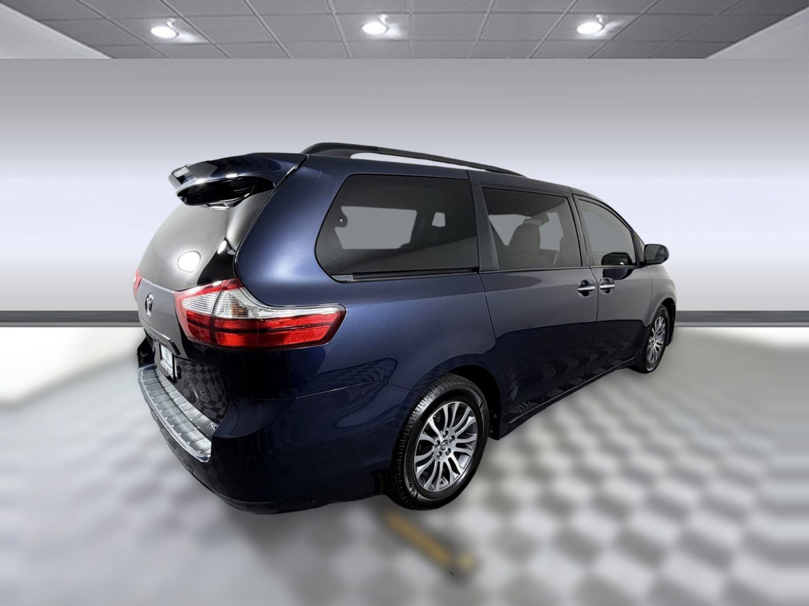 Used 2019 Toyota Sienna XLE FWD image 9