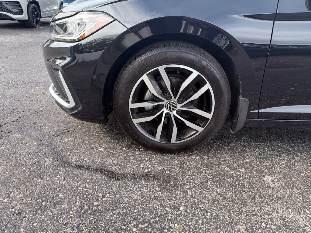 Used 2025 Volkswagen Jetta SE FWD image 27