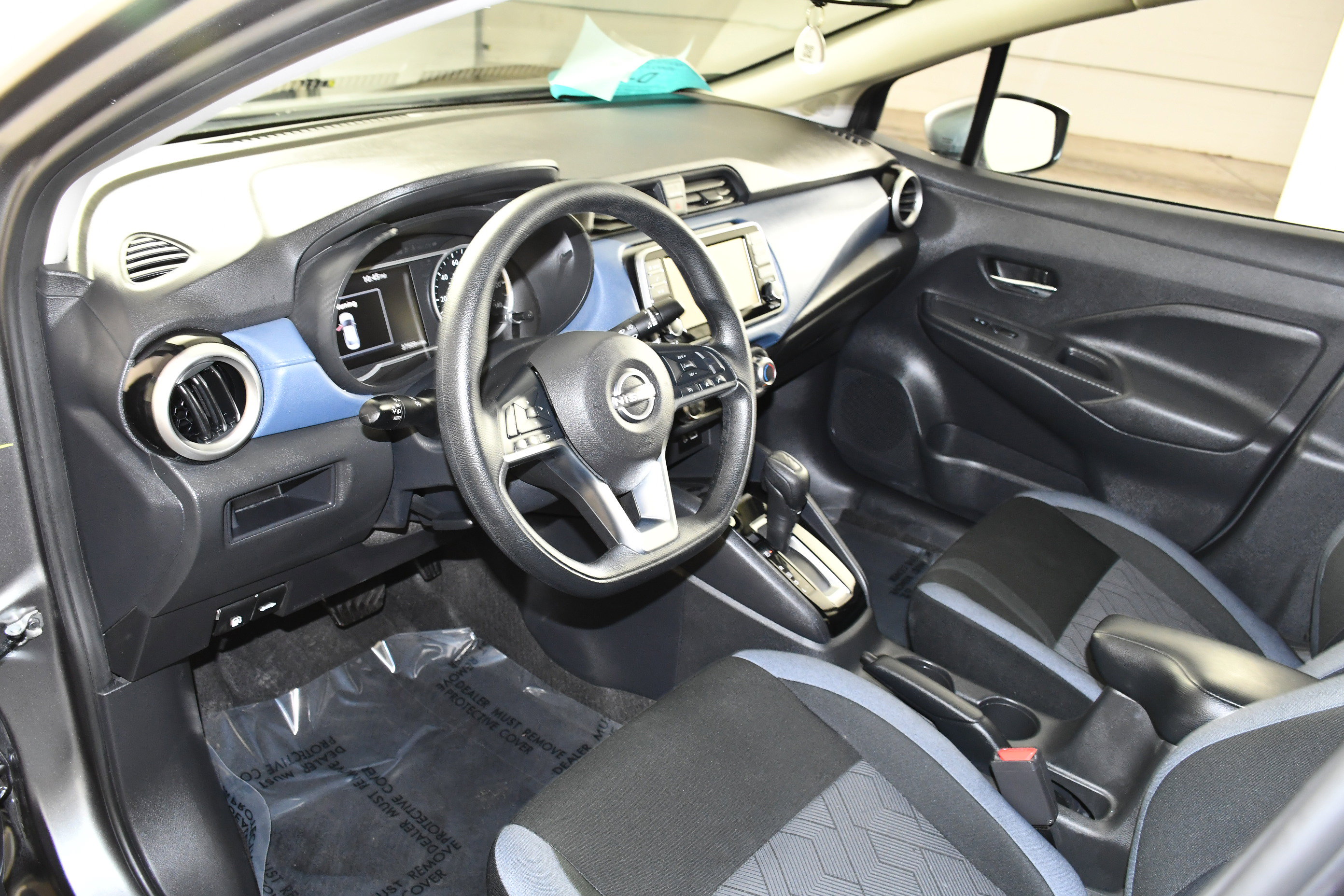 Used 2025 Nissan Versa SV FWD image 2