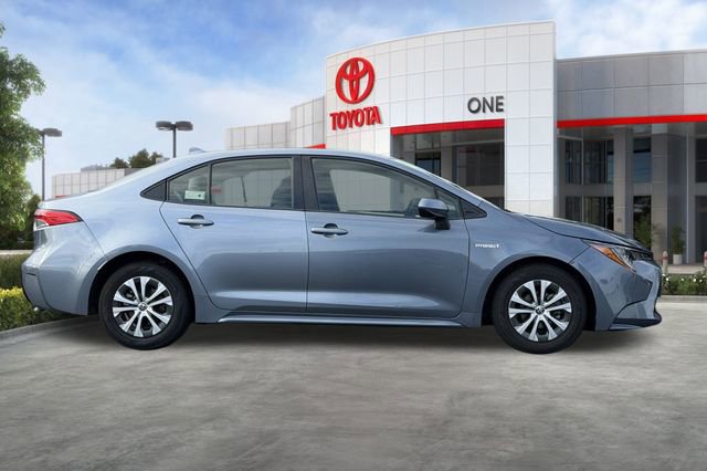 Certified 2021 Toyota Corolla LE image 3