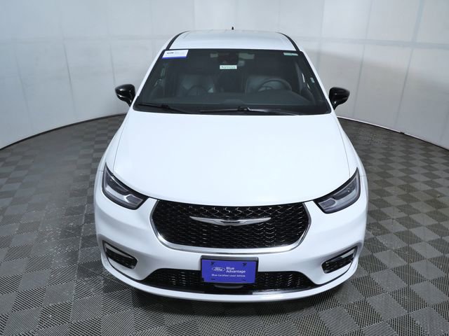 Used 2025 Chrysler Pacifica Select FWD image 3