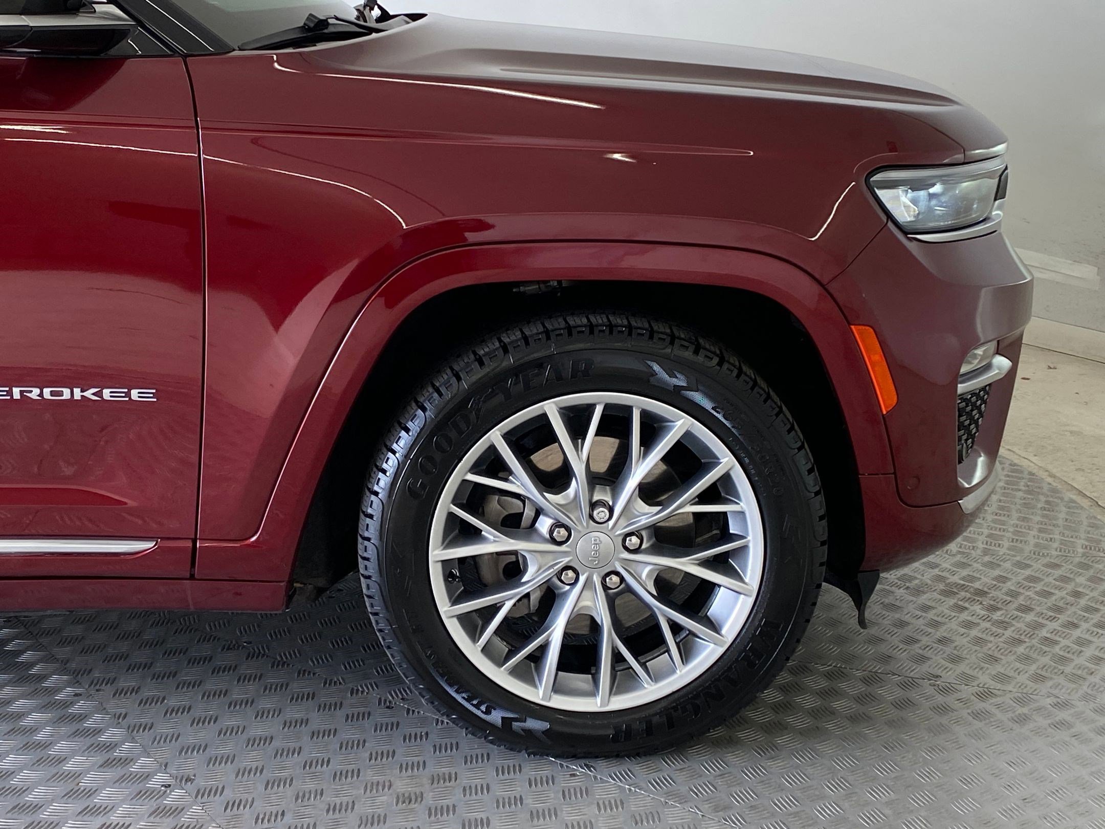 Used 2023 Jeep Grand Cherokee Summit w/ Advanced Protech Group IV image 11