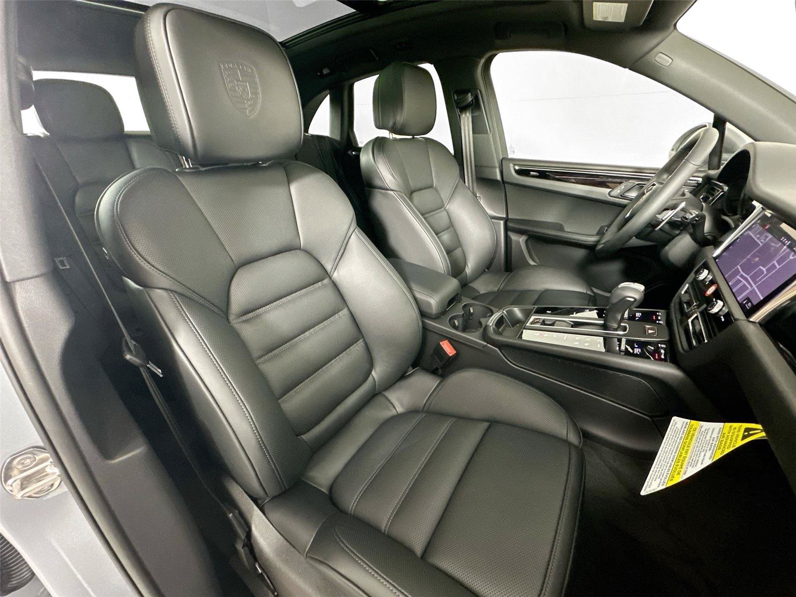 Certified 2026 Porsche Macan Turbo AWD/4WD image 28