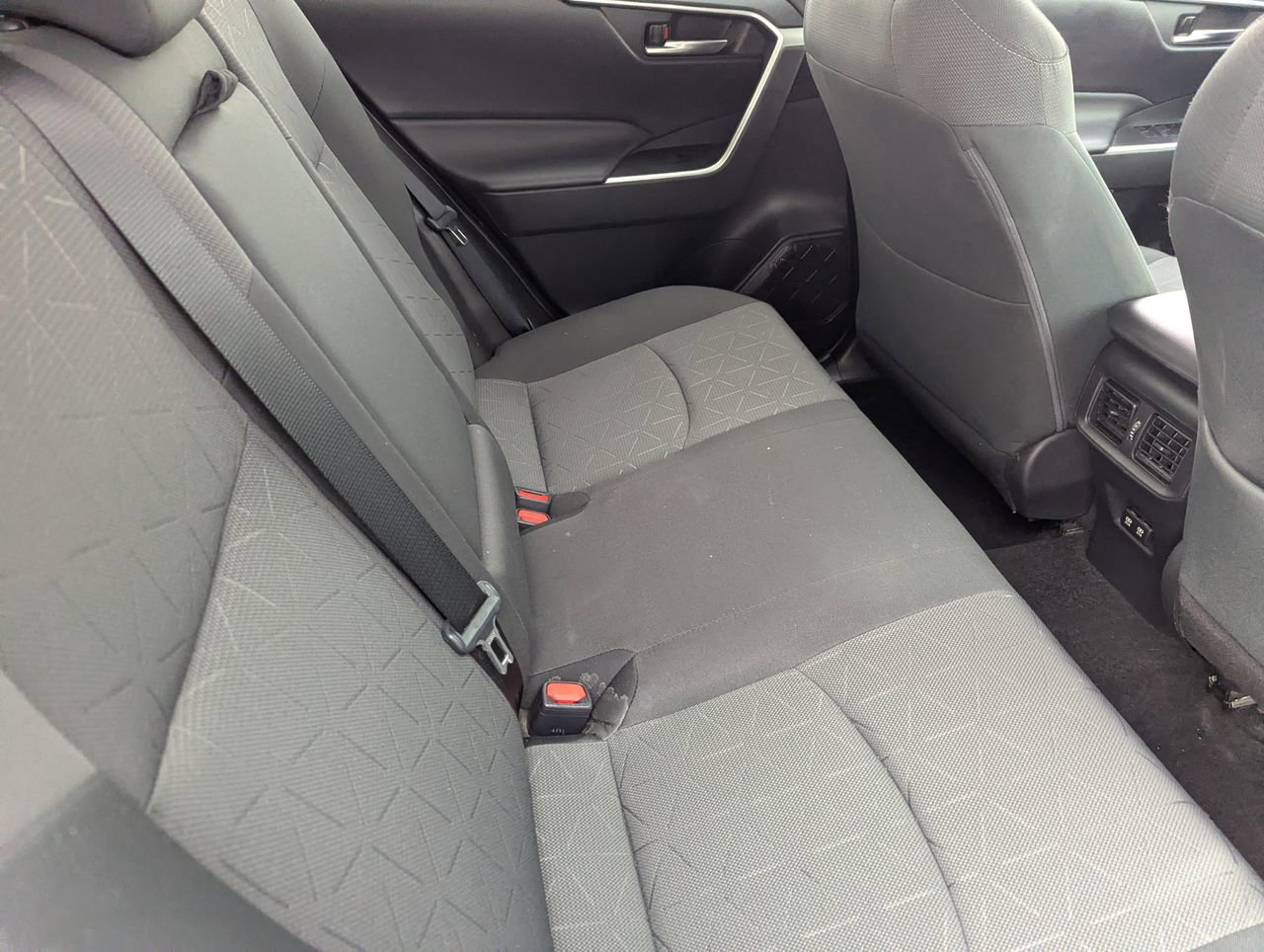 Used 2021 Toyota RAV4 XLE w/ XLE Grade Weather Package image 15