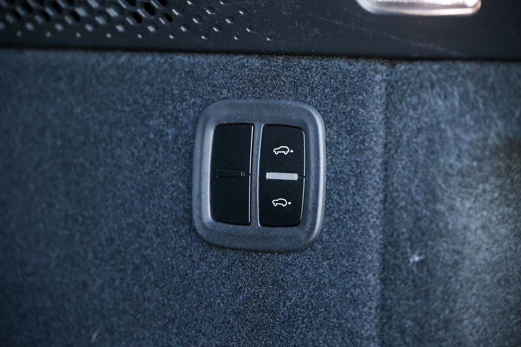 Certified 2025 Porsche Macan 4 Electric image 54