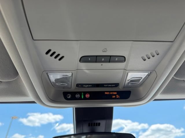 Used 2020 Chevrolet Equinox LT w/ Driver Convenience Package AWD/4WD image 19
