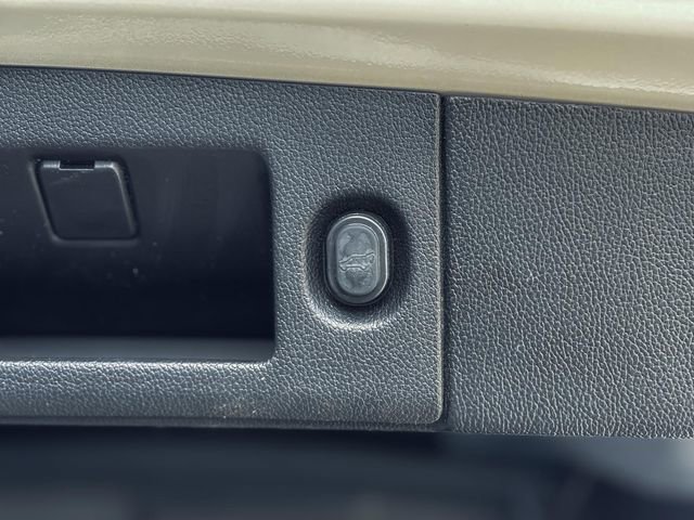 Used 2019 Chevrolet Suburban Premier image 14