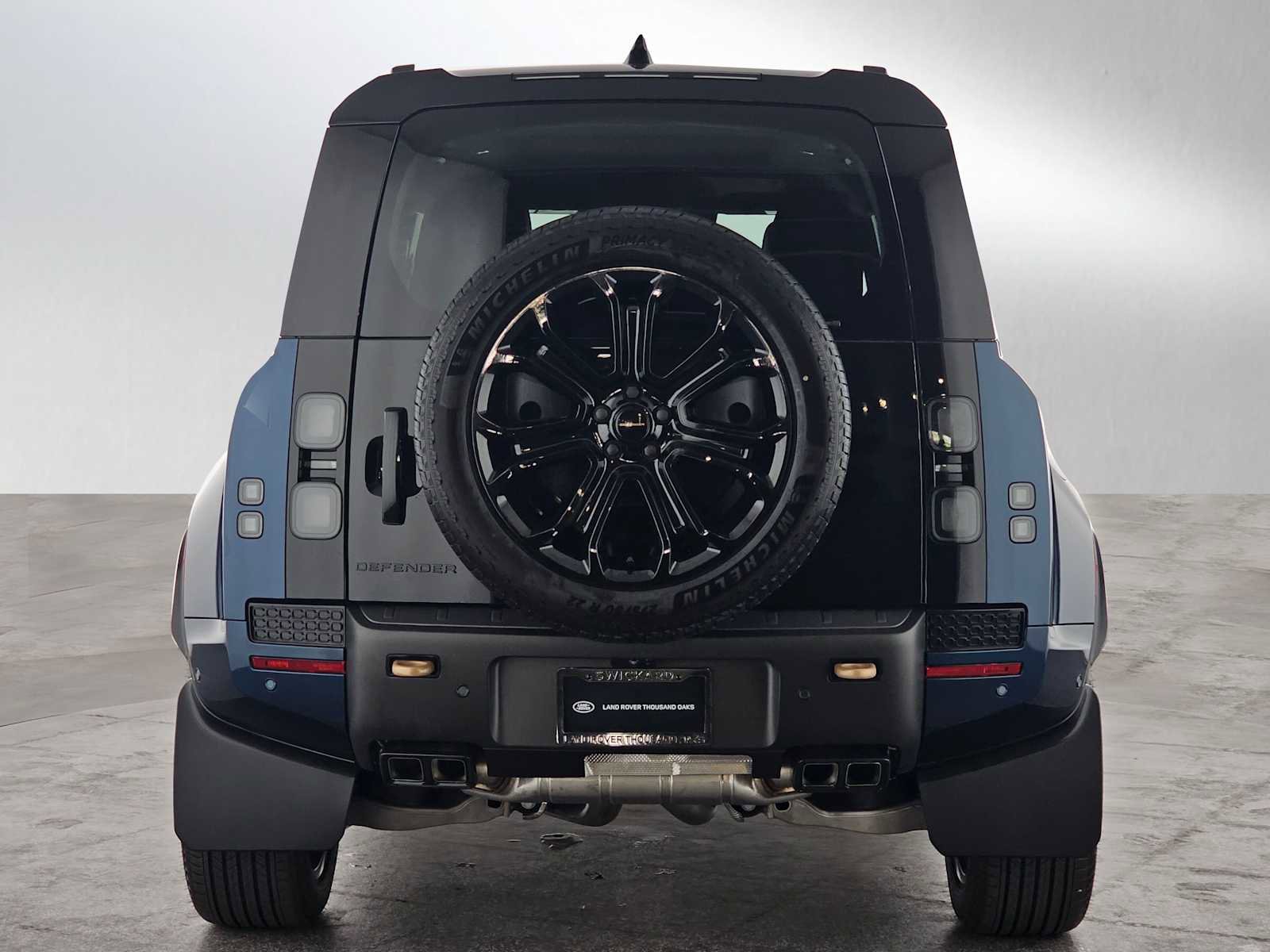 New 2026 Land Rover Defender 110 OCTA image 4
