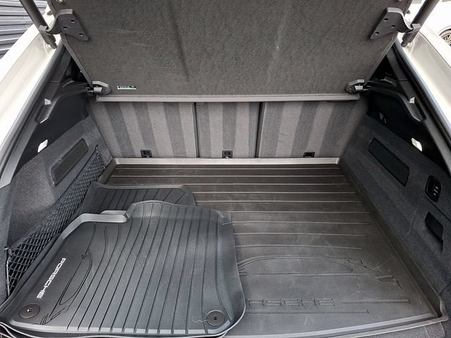Certified 2025 Porsche Cayenne Turbo AWD/4WD image 31
