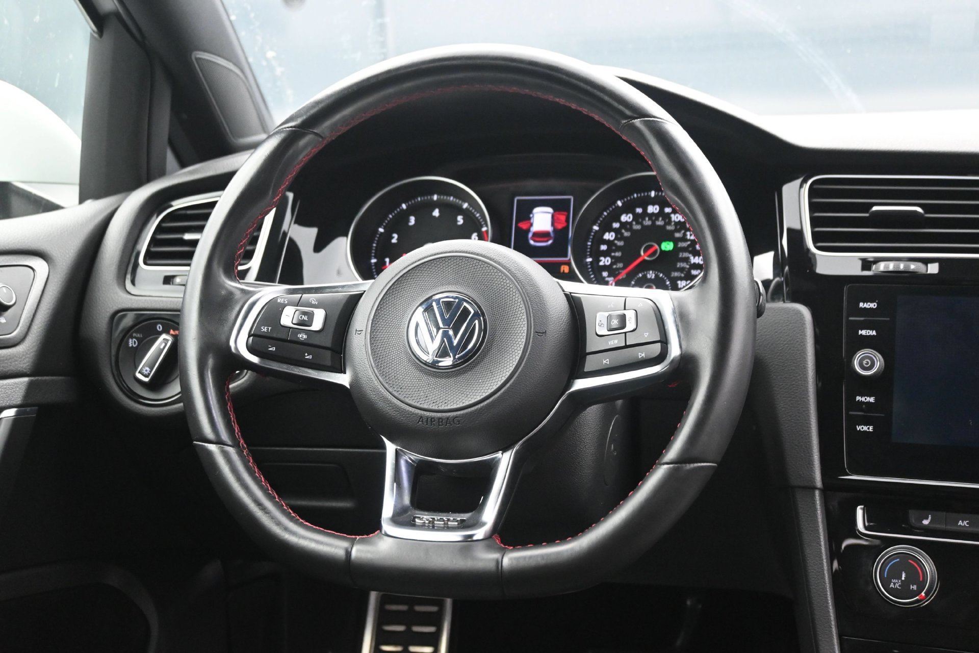 Used 2020 Volkswagen GTI SE FWD image 18