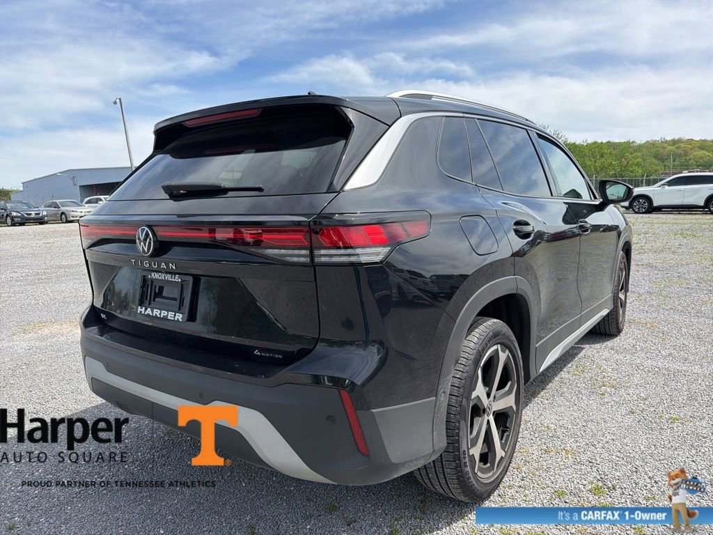 Used 2025 Volkswagen Tiguan SE w/ Panoramic Sunroof Package image 5