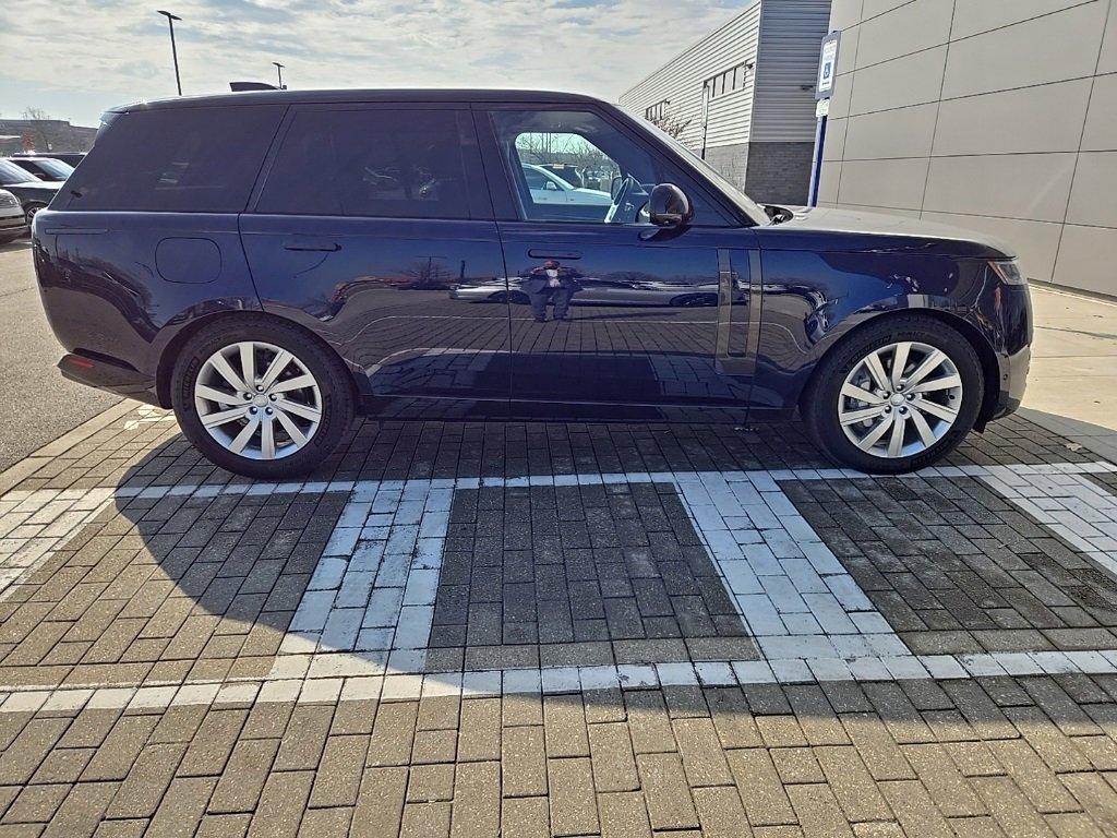 Certified 2023 Land Rover Range Rover SE image 4