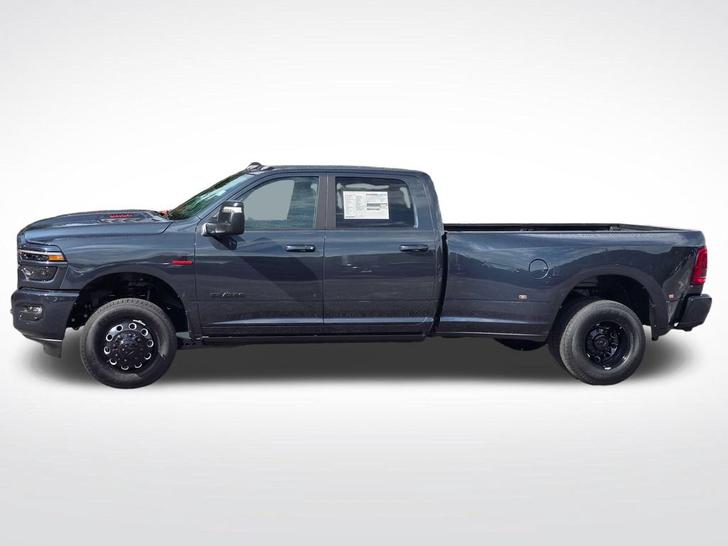 New 2026 RAM 3500 Laramie AWD/4WD image 17