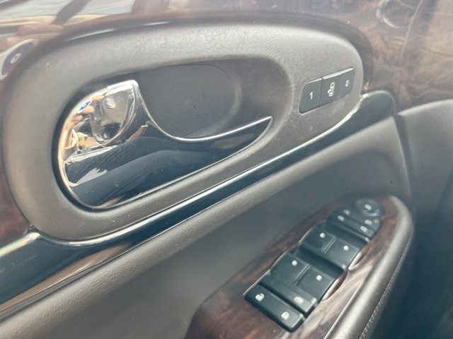 Used 2014 Buick Enclave Premium AWD/4WD image 18